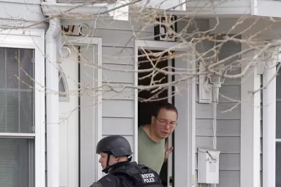 Toque de queda en Boston mientras buscan casa por casa a un sospechoso de origen checheno