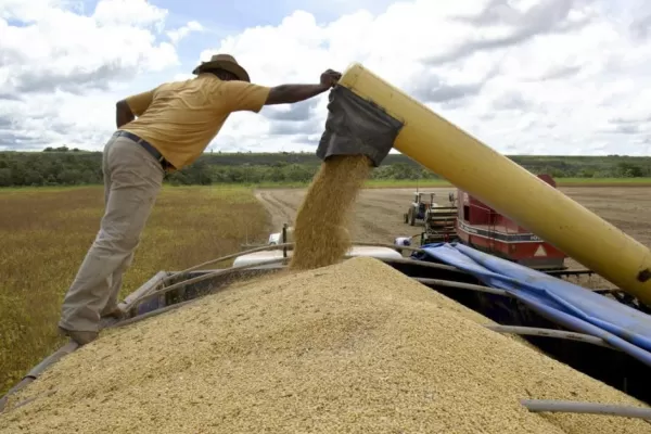 El superávit comercial habría caído en marzo un 31,6%
