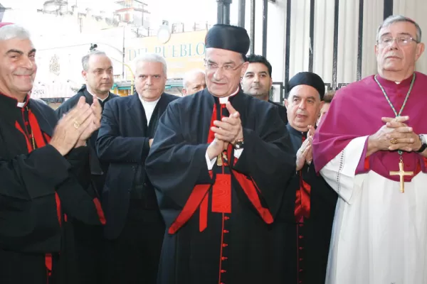 El cardenal maronita impartió su bendición en la plaza