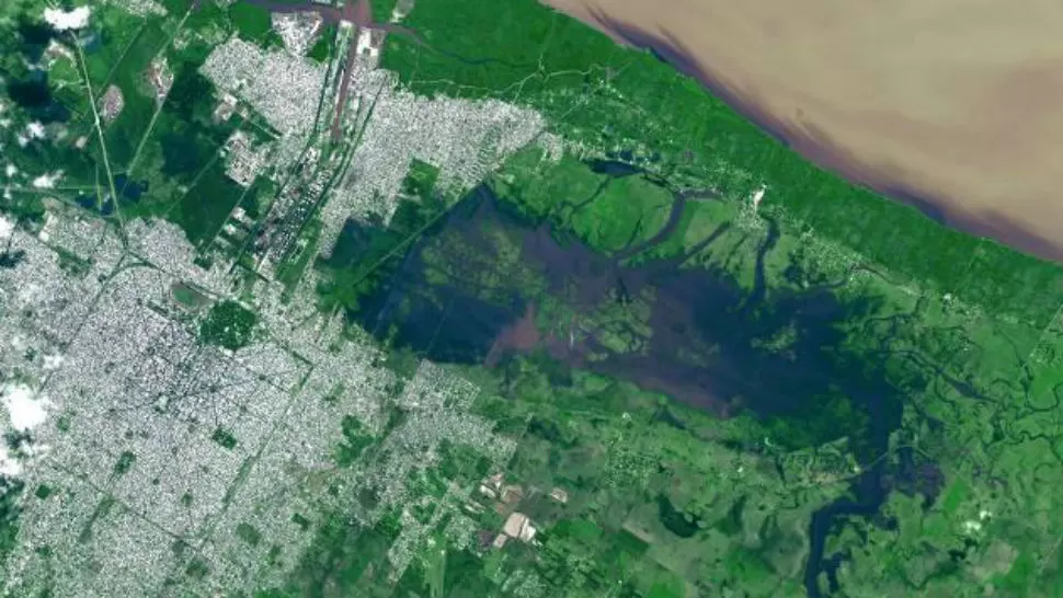 ASI SE VIO. La imagen de la Nasa tras la inundación en La Plata. FOTO TOMADA DE NASA.COM