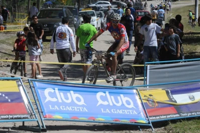 Con la firma del Mono