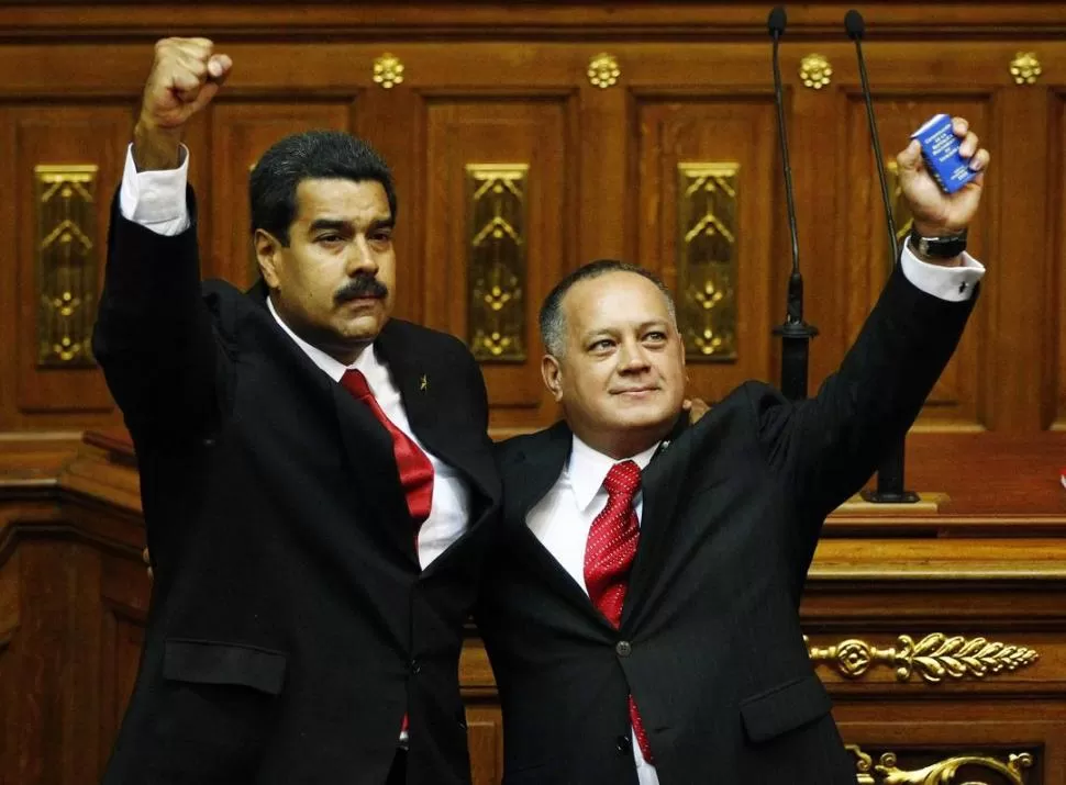 FESTEJO COMPARTIDO. Maduro y Cabello, en la asunción del primero. REUTERS
