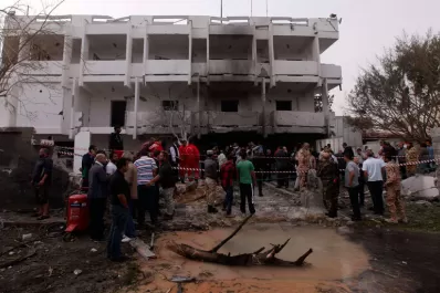 Explotó un coche bomba frente a la embajada de Francia en Libia