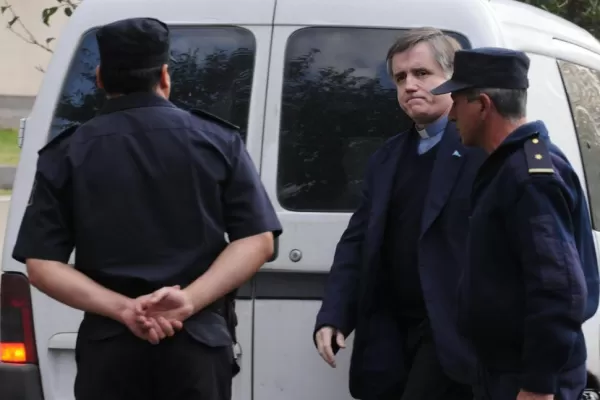 El padre Grassi irá a la cárcel si queda firme una orden judicial