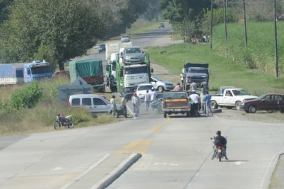 Transportistas rurales cortan otra vez la nueva ruta 38