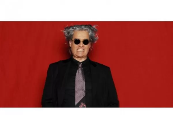 Pettinato ya se prueba el traje negro para conducir CQC