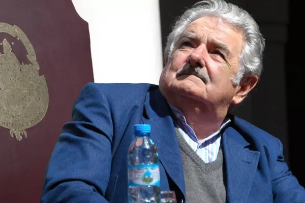 Fuertes cruces entre Lanata y Mujica