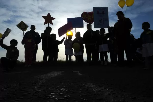 Camino a la escuela se exponen a ser las próximas víctimas del cruce de la muerte