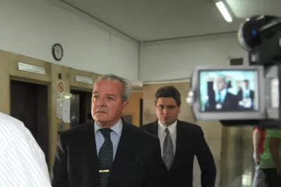 Favorecen a un ex juez y a un letrado en una causa por supuesta defraudación con títulos públicos