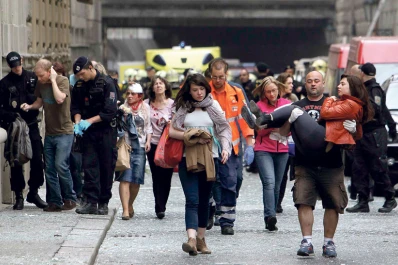 Una fuerte explosión conmovió a Praga y causó 55 heridos