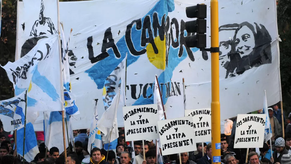 MAYOR PRESENCIA. La Cámpora acompaña cada acto público en Tucumán en los que hay intervención de la Presidenta o de funcionarios nacionales. LA GACETA / FOTO DE INéS QUINTEROS ORIO (ARCHIVO) 