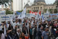 La marcha de los bancarios terminó con reclamos contra el Gobierno