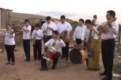 Llega a Tucumán la orquesta que hace música de la basura