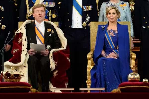 En vivo: acompañado de Máxima, Guillermo juró como rey de Holanda