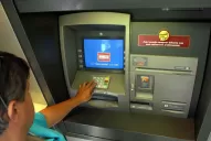 Los bancos limitarán a $ 15.000 las extracciones en el exterior