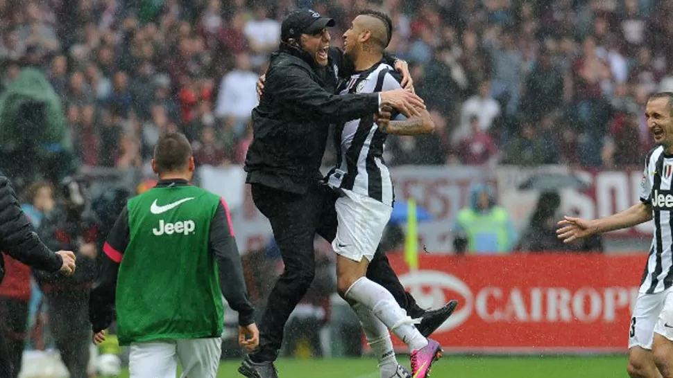 FESTEJO. Arturo Vidal anotó el gol de la victoria que le dio el título a Juventus. FOTO TOMADA DE CNNESPANOL.CNN.COM