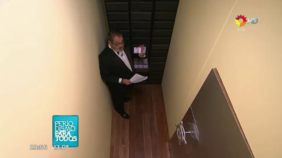 DESDE ADENTRO. El periodista montó en el estudio la supuesta bóveda de El Calafate. CAPTURA DE VIDEO