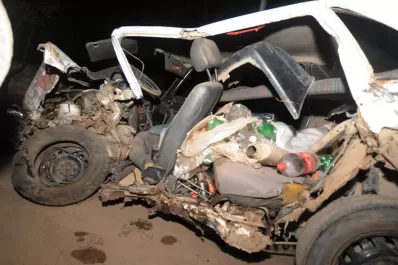 Un hombre murió al chocar su auto con un camión