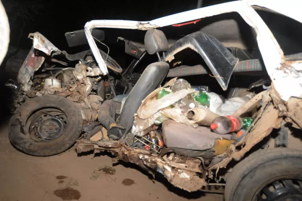 Un hombre murió al chocar su auto con un camión