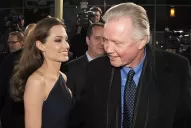 El padre de Angelina Jolie no estaba enterado de la mastectomía de su hija