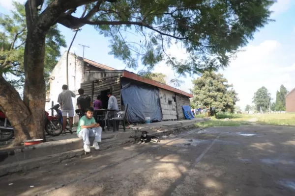 En el sur, los asentamientos copan las vías