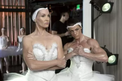 Scary Movie 5: Charlie Sheen invita a desternillarse del miedo en el cine