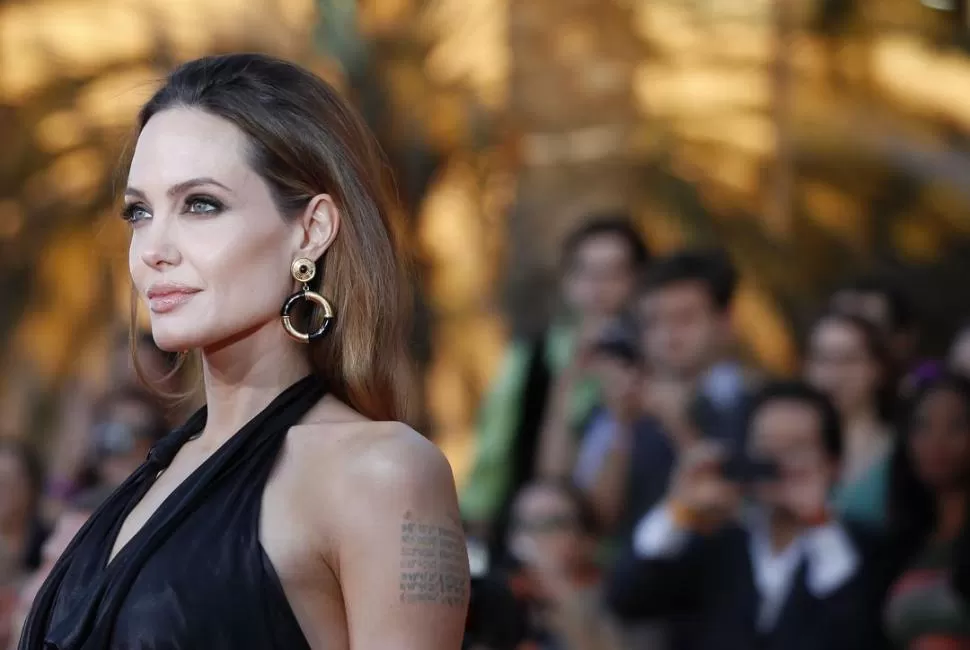 UNA COSTUMBRE. No es raro que Angelina Jolie ponga el cuerpo y defienda causas en las que cree. REUTERS 