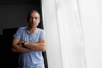 Un volver al futuro teatral que ayuda a preguntarse sobre los caminos de la felicidad