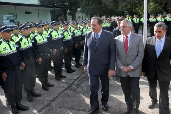 Alperovich sumó a 300 agentes a  la Policía
