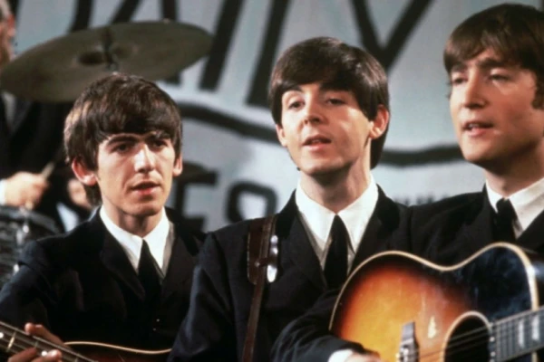 Vendieron una guitarra usada por Lennon y Harrison en 400.000 dólares