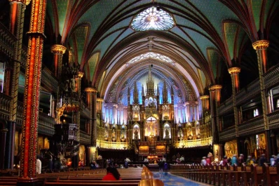 Un escritor de la ultraderecha francesa se suicidó en la catedral de París.