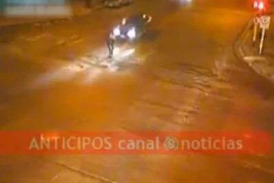 Un canillita fue embestido por un auto en la esquina de los milagros