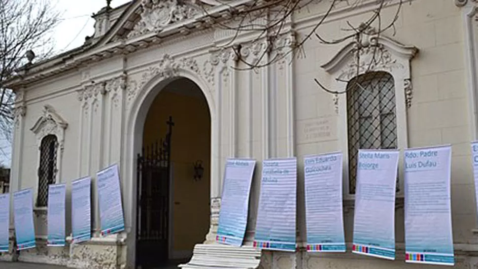 SIN BIENVENIDA. Familiares de desaparecidos y organismos de derechos humanos de Mercedes repudiaron que se entierre a Videla en ese cementerio. TELAM