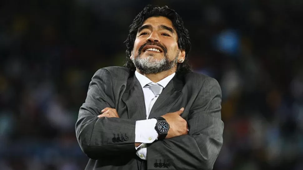 DISPUESTO. Maradona aseguró que está listo para asumir cualquier cargo en Napoli. FOTO TOMADA DE INFOBAE.COM