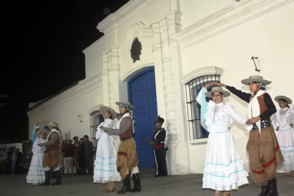 Música, teatro y chocolates en la vigilia del 25 de Mayo