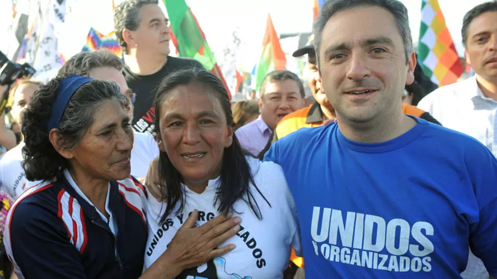 TRABAJADORES SOCIALES. Andrés Larroque, junto a la dirigente kirchnerista jujeña Milagro Sala. FOTO TOMADA DE LAPOLITICAONLINE.COM