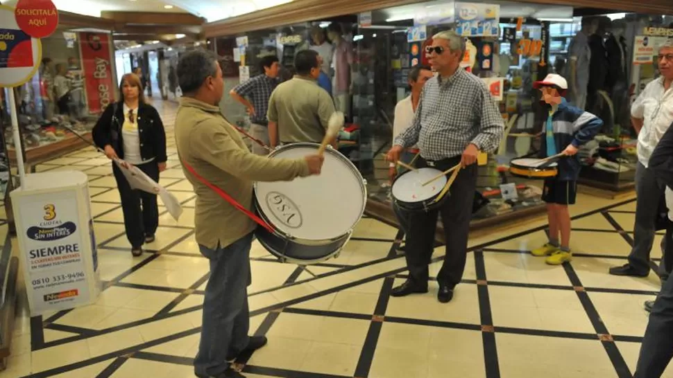 PROTESTA. El año pasado, SEOC marchó por el microcentro. ARCHIVO LA GACETA 