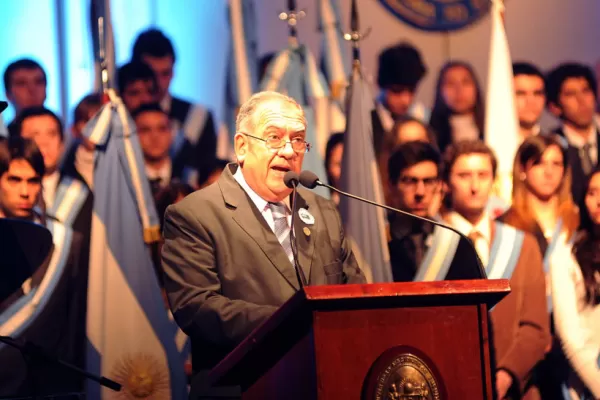 Le reclamo responsabilidad social a cada universitario