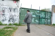 El inspector le había prestado plata al lavandero