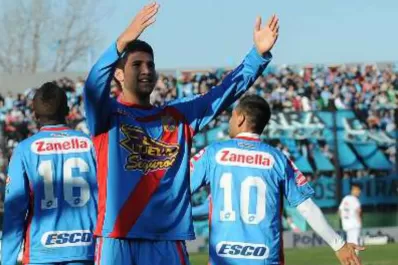 Arsenal ganó y se suma a la pelea por el título