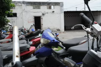 Un preso de escapó de la comisaría por un ventiluz