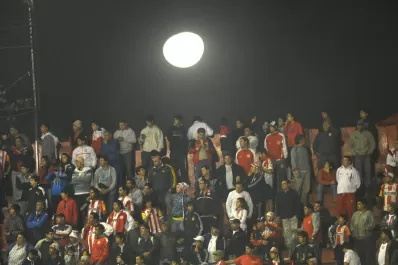 Hasta la luna dijo presente