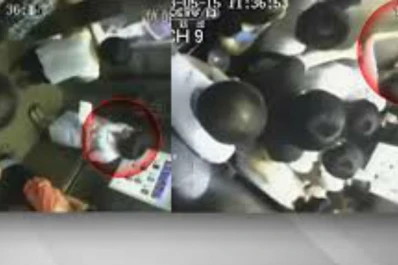 Una mujer murió tras ser atrapada por la puerta de un ascensor