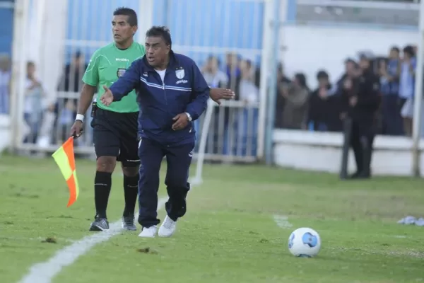 El DT del decano defiende a los suyos