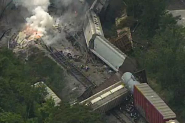 Baltimore: explosión y descarrilamiento de un tren