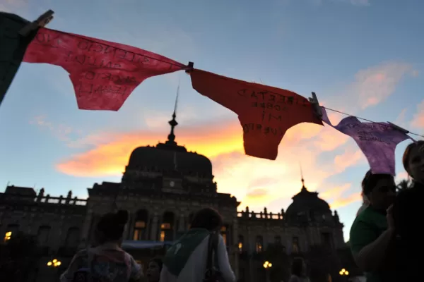 Reclaman la legalización del aborto en la plaza Independencia