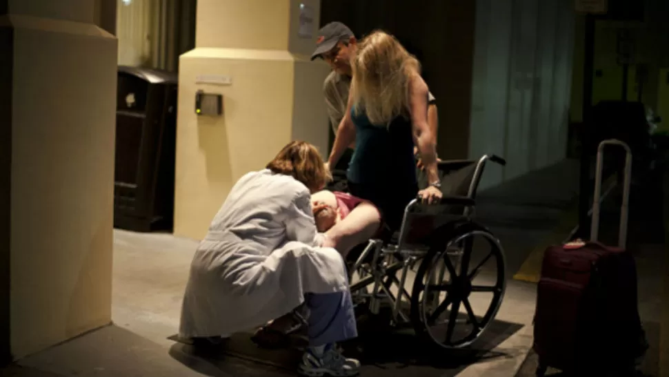 MOMENTO ÚNICO. La mujer da a luz a su hijo. FOTO TOMADA de EMILY ROBINSON