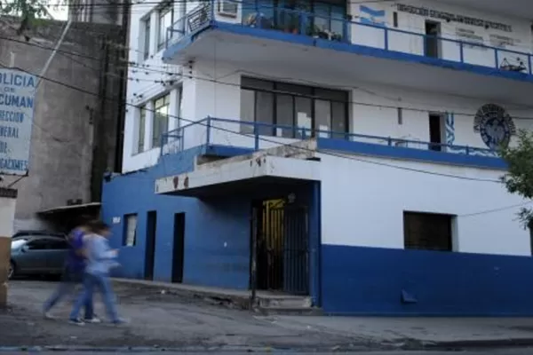 En la Brigada, descubren a un preso mientras mantenía relaciones con una mujer