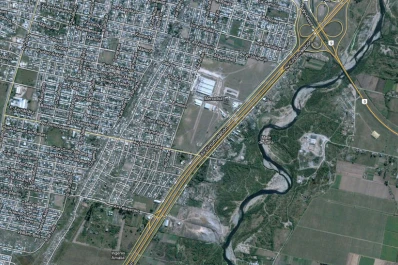 Lo hallaron en la cama con una nena de 4 años