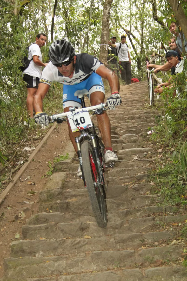 PROTAGONISTA. Altamirano marcha segundo en el campeonato de cross country. 